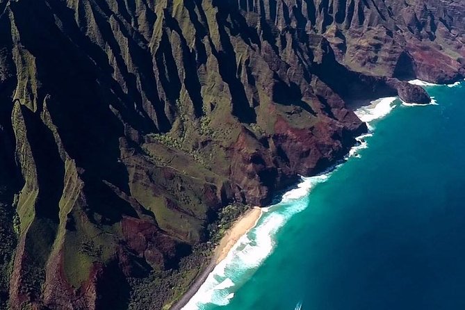 Kauai Deluxe Sightseeing Flight - Waimea Canyon: ten minutes over the Grand Canyon of the Pacific