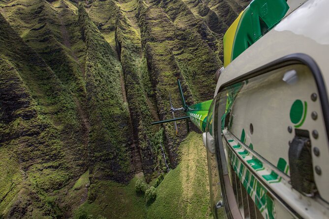 Kauai Deluxe Waterfall Safari: Helicopter Tour - What happens during the 55-minute flight