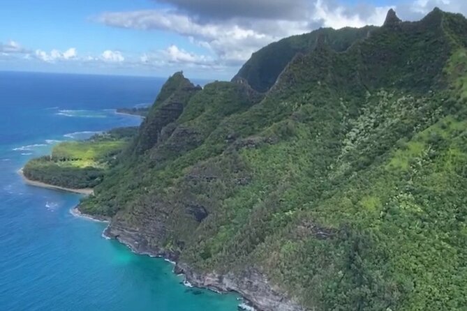 Kauai: Hughes 500 4-Passenger Doors-Off Helicopters - The Na Pali Coast, Kauai’s great reveal