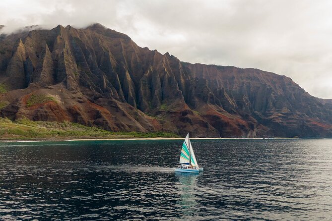 Kauai: Leila Na Pali Sunset Dinner Sail - What to wear and bring