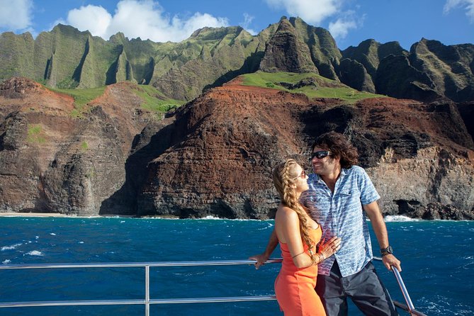 Kauai: Na Pali Sunset & Sightsee Boat Tour - Who should take this cruise?
