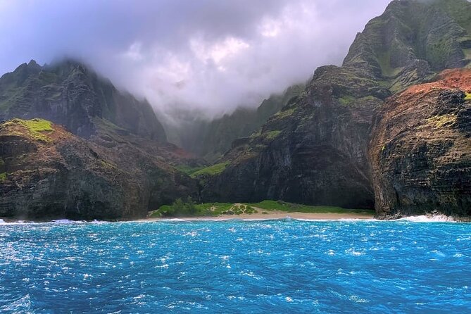 Kauai: NaPali Boat Tour on the Amelia K - Motion sickness, seating, and physical demands