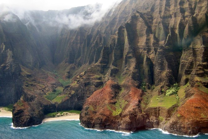 Kauai Private Doors-Off Helicopter: Ultimate Waterfalls & Canyons - Why the doors-off setup matters on Kauai