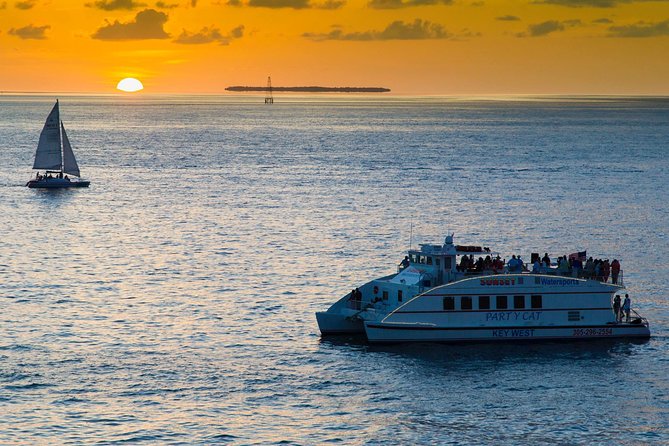 Key West Sunset Cruise: Dinner, Live Music & Drinks Included - Drinks included in the $92.95 price