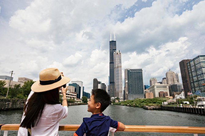 Lake Michigan Skyline Cruise in Chicago - Finding the best time and seat