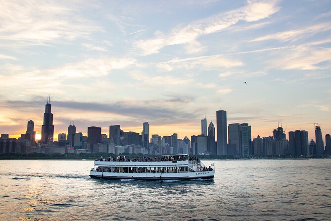 Lake Michigan Sunset Cruise in Chicago - What the guide and music add