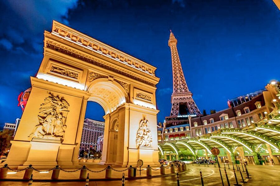 Las Vegas: Eiffel Tower Viewing Deck Entrance Ticket - Crowds, comfort, and practical limits