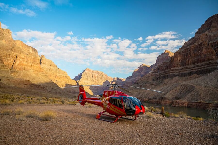 Las Vegas: Grand Canyon Helicopter Landing Tour - Flying over the desert to Grand Canyon West