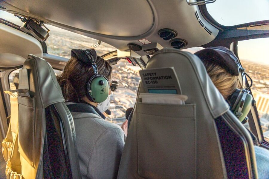 Las Vegas: Helicopter Night Flight over the Strip - Pilot narration and the feel of the ride