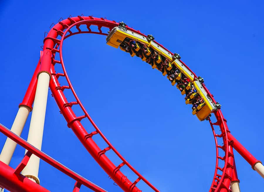 Las Vegas: New York-New York Hotel Big Apple Coaster Ride - What happens from the queue to the first drop