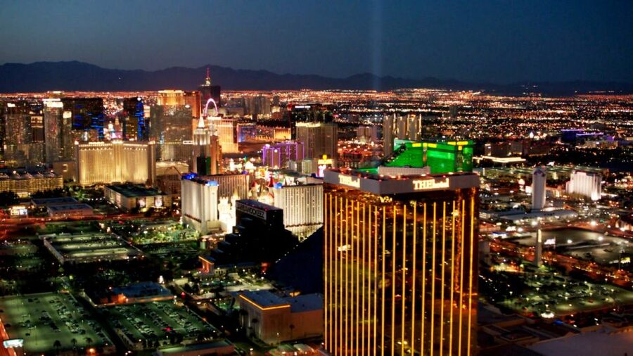 Las Vegas: Night Helicopter Flight over Las Vegas Strip - What the 10-minute Las Vegas night flight is really like