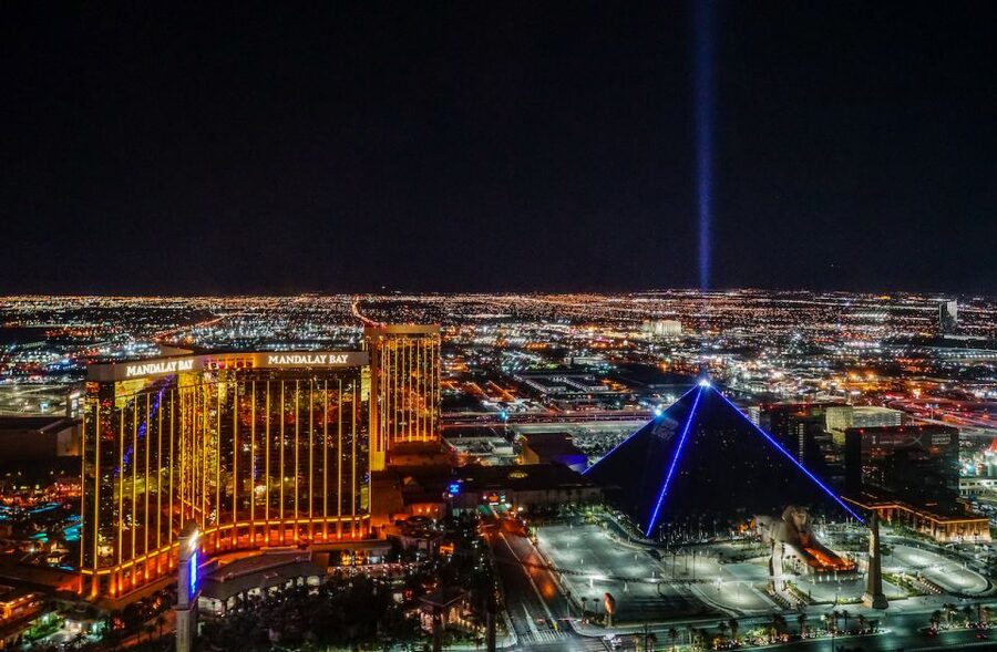 Las Vegas: Night Helicopter Flight over Las Vegas Strip - Who will enjoy this flight most?