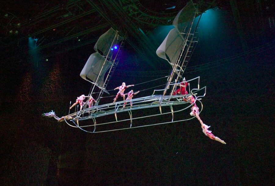 Las Vegas: “O” by Cirque du Soleil at Bellagio - How the 1.5-million-gallon pool changes the show