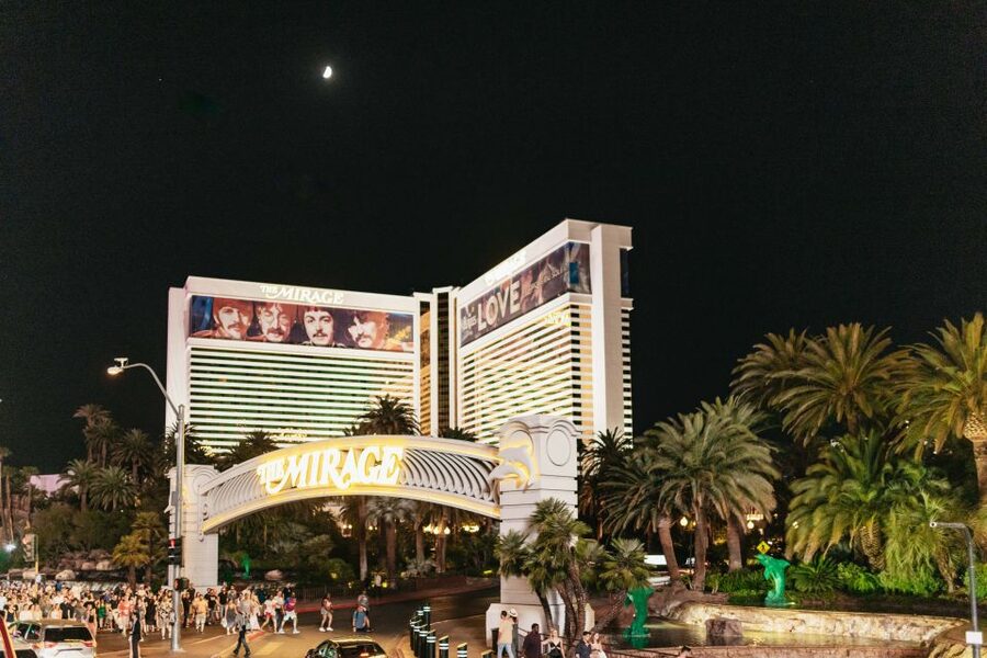 Las Vegas: Sightseeing Night Tour by Open-top Bus - Who should book the night tour?