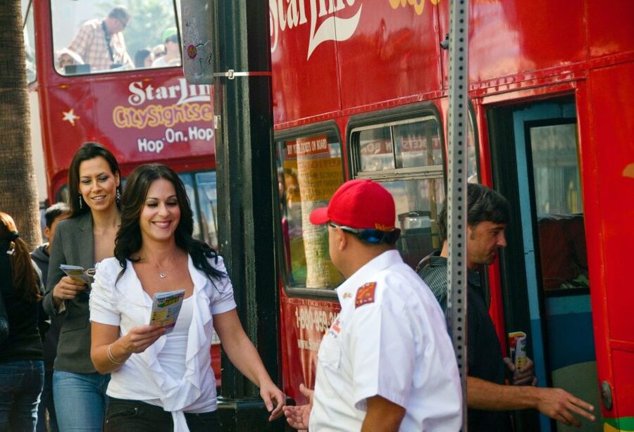 Los Angeles: Hop-On Hop-Off Bus Tour with Audio Guide - Why this bus works well in a city built for cars