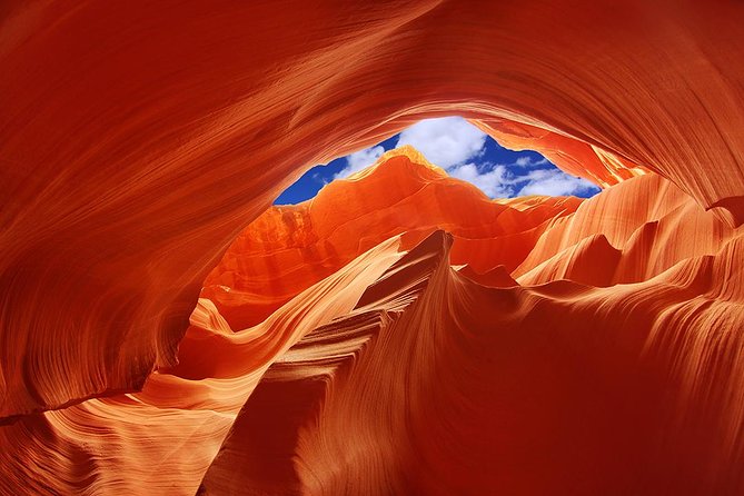 Lower Antelope Canyon Tour Ticket - Going down the ladders into the canyon