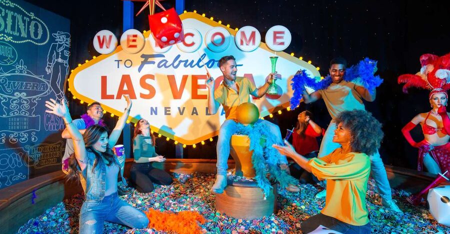 Madame Tussauds Wax Museum Las Vegas - Why the figures work best as a group activity