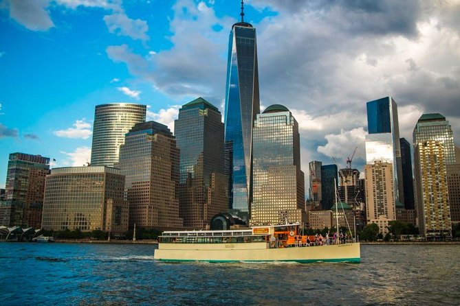 Manhattan Architecture Yacht Cruise - The Financial District from the Hudson River