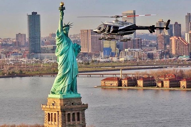 Manhattan Sky Tour: New York Helicopter Flight - Taking off from Downtown Manhattan Heliport