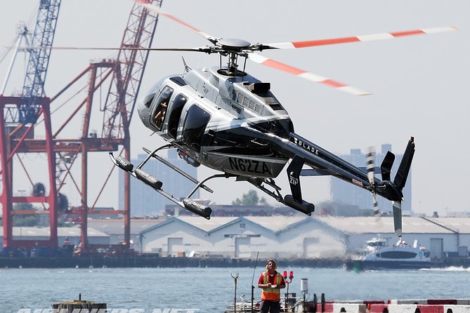 Manhattan Sky Tour: New York Helicopter Flight - The Hudson River return route