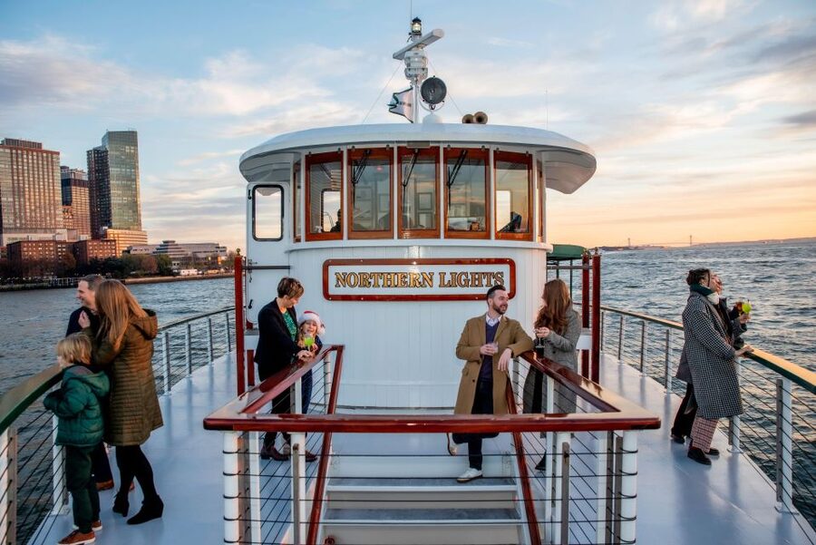 Manhattan: Statue and Skyline Cruise Aboard a Luxury Yacht - The 90-minute route and what you see