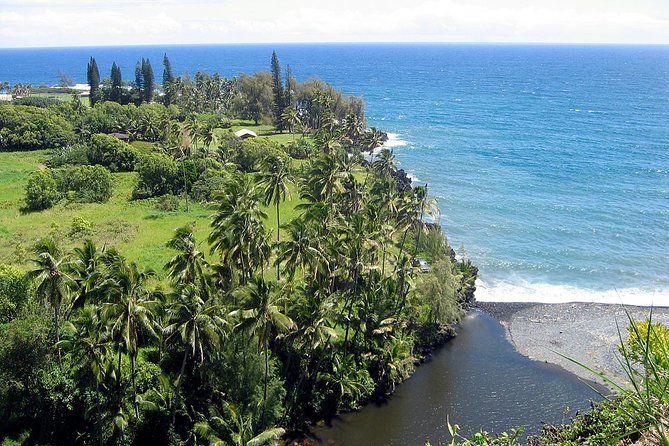 Maui: Road to Hana Luxury Limo-Van Tour with Helicopter Flight - Wai’anapanapa and Maui’s black sand shore