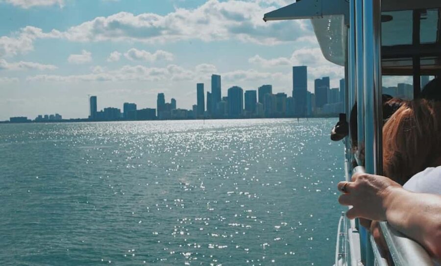 Miami: Biscayne Bay Millionaire's Homes Sightseeing Cruise - Freedom Tower and the Downtown Miami skyline