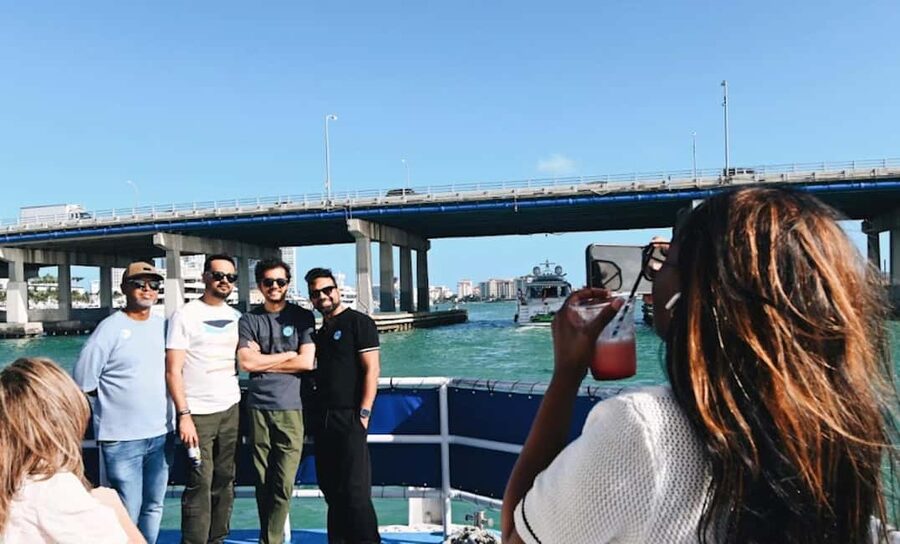 Miami: Biscayne Bay Millionaire's Homes Sightseeing Cruise - Fisher Island, South Beach, and the open bay
