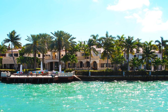 Miami Biscayne Bay rich and famous Sightseeing Boat Tour - Seating, Crowds, and Boarding