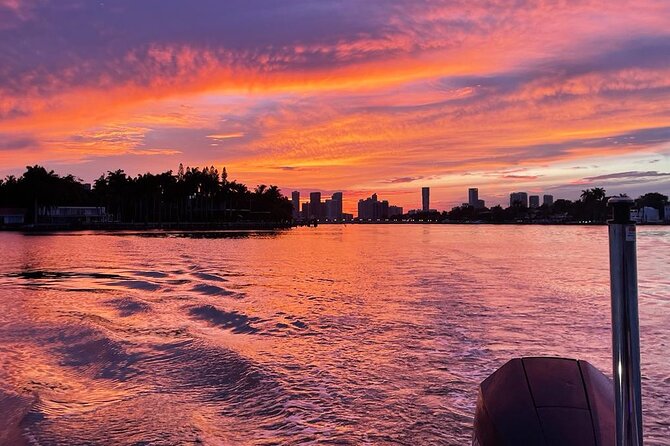 Miami Boat Tour –Day and Night Cruises with Champagne - What the private format is really worth