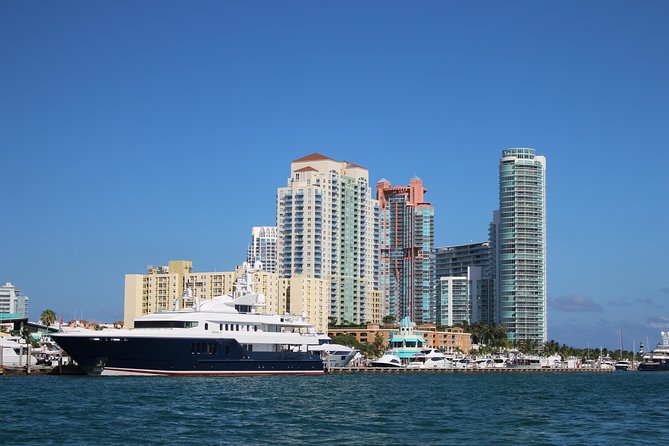 Miami Boat Tour of Celebrity Homes - Mansions, yachts, and the celebrity shoreline