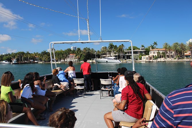 Miami Boat Tour of Celebrity Homes - Comfort, music, and the onboard bar