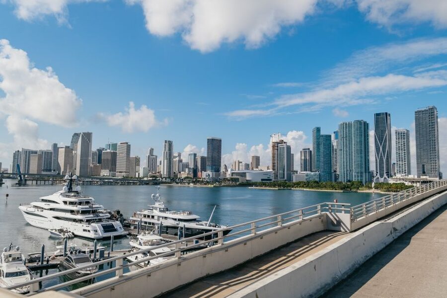Miami: Half-Day Open-Top Bus Tour Plus Biscayne Bay Cruise - Downtown, Bayside, and the view from the bay