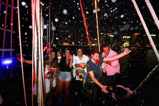 Miami Party Boat Cruise Music & Skyline Views - Drinks, the welcome cocktail, and dinner plans