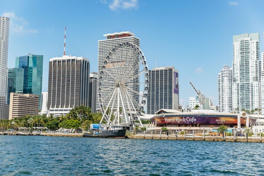 Miami: Sightseeing Speedboat Tour - Guides, music, and the tone of the ride