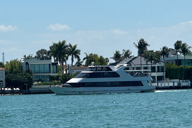 Miami Skyline Boat Cruise Past Millionaire's Homes Optional Stop - Leaving Bayside Marketplace for Biscayne Bay