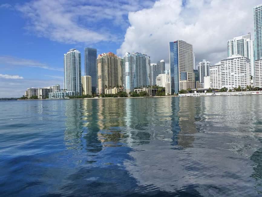 Miami Skyline Cruise of Millionaire Homes - Why Biscayne Bay is the right place for a short Miami cruise