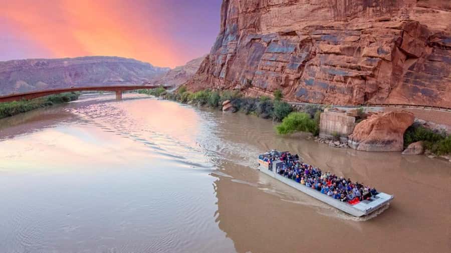 Moab: Colorado River Dinner Cruise with Music and Light Show - Key points to know before you go