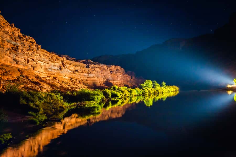 Moab: Colorado River Dinner Cruise with Music and Light Show - Dinner by the river comes first