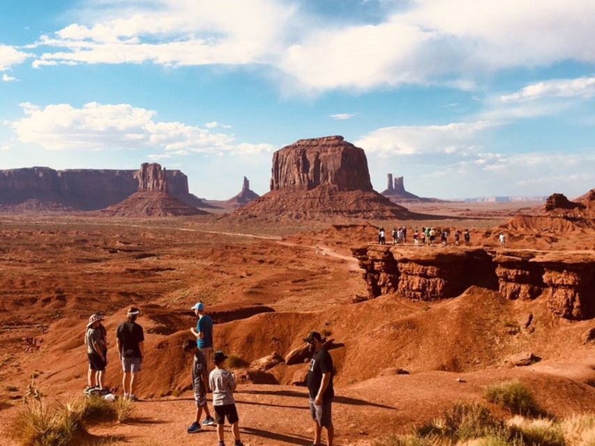 Monument Valley: Backcountry Jeep Tour with Navajo Guide - Choosing between an open safari vehicle and an SUV
