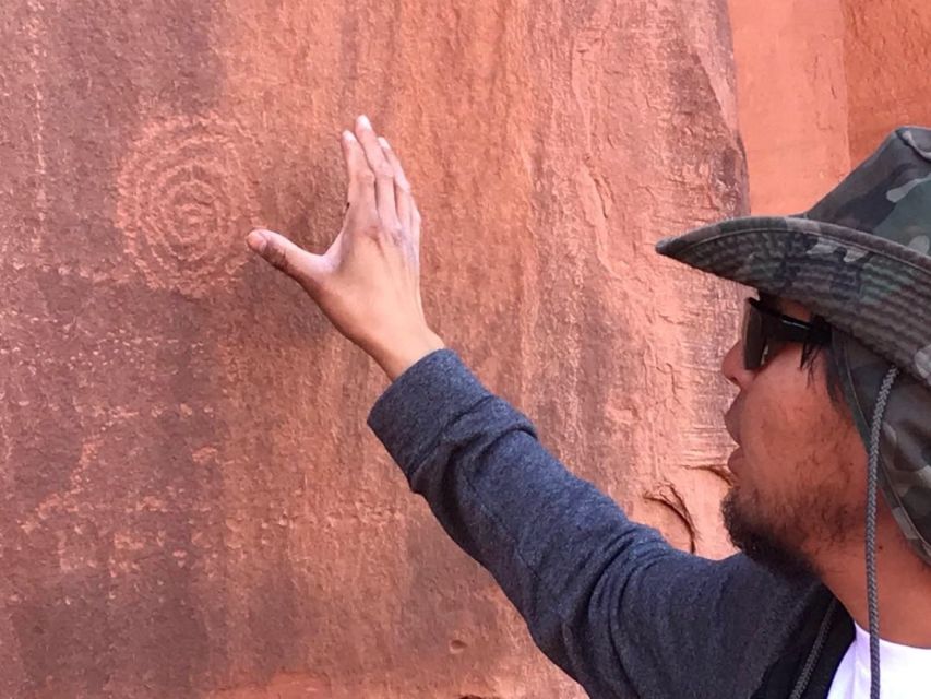 Monument Valley: Backcountry Jeep Tour with Navajo Guide - Navajo stories and music beneath the sandstone