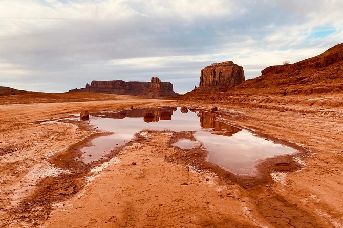 Monument Valley Backcountry Tour - Stop 3: A hogan, weaving, and the question you should ask first