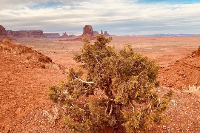 Monument Valley Backcountry Tour - Stop 4: Big Hogan Arch, Moccasin Arch, and live music