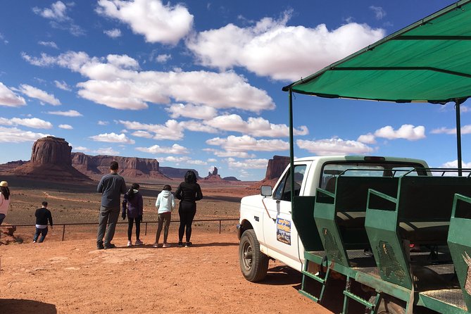 Monument Valley Extended Backcountry Tour - Big Hogan Arch, Moccasin Arch, and live music