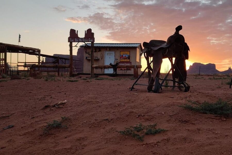 Monument Valley: Horseback Adventure Tour - Sleeping Bear, Sitting Hen, and the value of a local guide