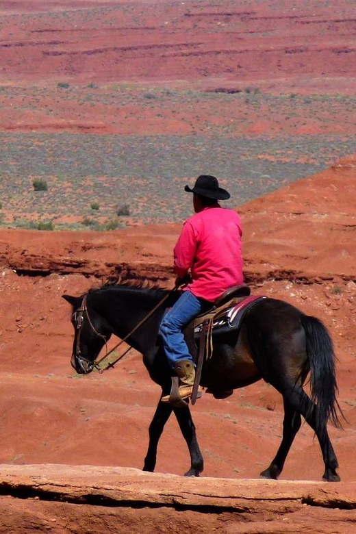 Monument Valley: Horseback Adventure Tour - Meeting a horse suited to your riding level