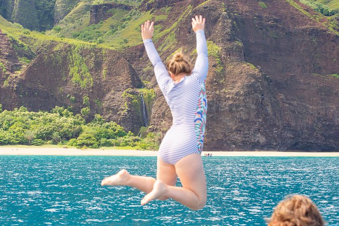 Na Pali Coast Half-Day Raft and Snorkel Adventure - Racing along the cliffs and into sea caves