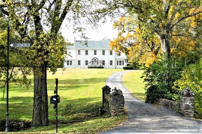 Nashville "Homes Of The Stars" Narrated Bus Tour with 30+ Celebrity Homes - Seeing Nashville beyond Broadway