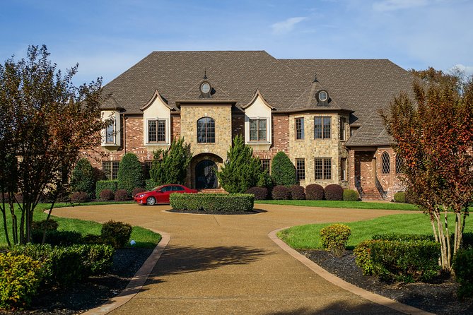 Nashville "Homes Of The Stars" Narrated Bus Tour with 30+ Celebrity Homes - Comfort, timing, and the two-hour format