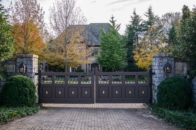 Nashville "Homes Of The Stars" Narrated Bus Tour with 30+ Celebrity Homes - Who gets the best value for $69.95?